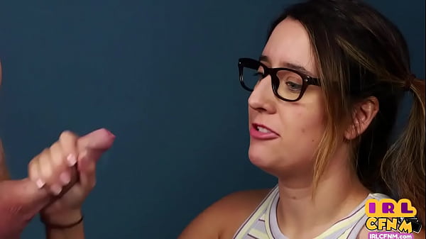 CFNM cockwanking and cocksucking GF gives head to her BF 