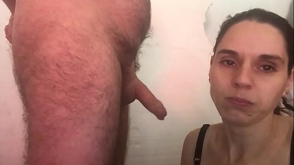 Le Follo La Cara Mientras Ella Esta De Rodillas thumbnail