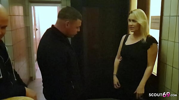Deutsche Blonde Milf Wird Auf Der Toilette Des Clubs Schnell Gefickt thumbnail