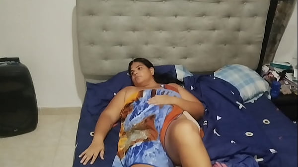 Nonton Vecino Termina Cogi&eacute;ndola En El Ba&ntilde;o Mientras Est&aacute;n Solos thumbnail