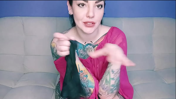 Nonton Tattooed Hottie With A Big Ass Takes Her Panties In Her Mouth And Slaps Her Fucking Ass thumbnail