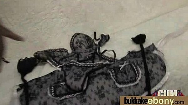 Nonton Ebony Babe Sucks Group Of White Guys 22 thumbnail