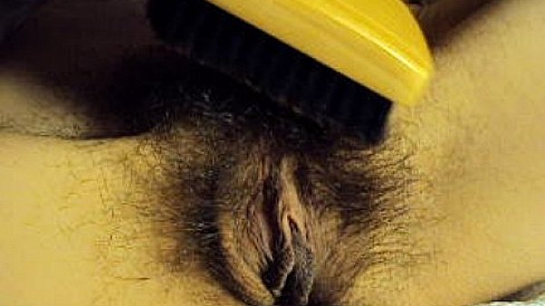 Nonton My Wife Brushing Her Hairy Pussy thumbnail