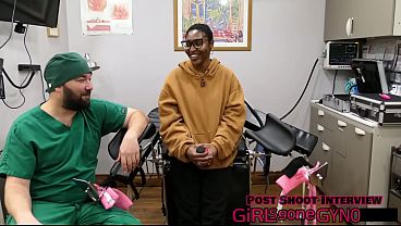 Daisy Mynx'_s 1st EVER Gyno Exam