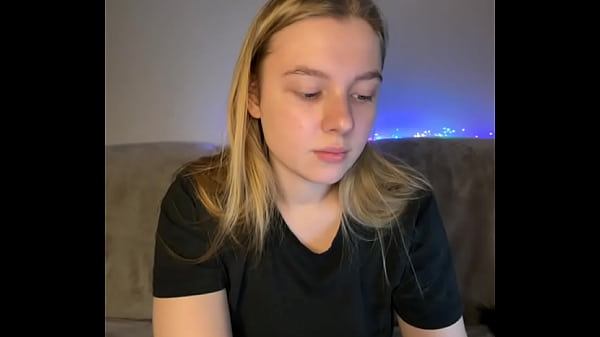 Fat model fingering tight pussy