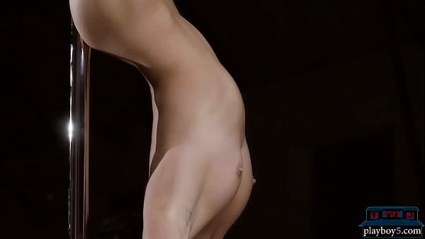 Nonton Skinny Pole Dancer Shows Off What She Can Do With It thumbnail