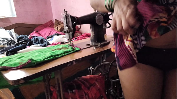 दर्जी ने देसी लड़की की अच्छे से चोद चोद कर फाड़ दिया thumbnail