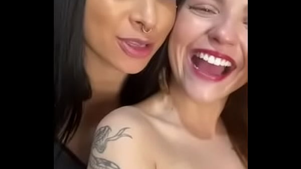 Morena E Ruiva Acordam O Amigo Um Boquete Duplo thumbnail