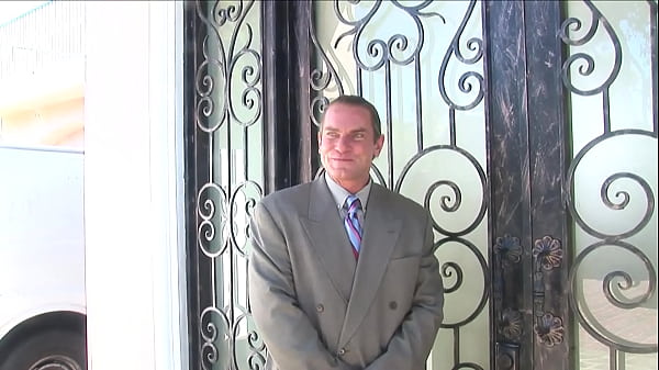 Nonton Door-to-door Seller Gets Lucky And Fucks A Hot Babe Hard thumbnail