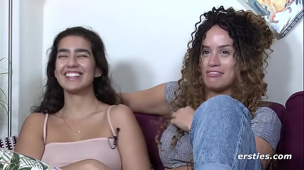 Candella &_ Luna Take the Dildo for a Ride