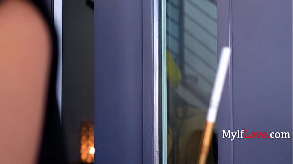 Nonton She&rsquo;s Begging For Scissoring thumbnail