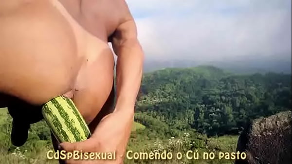 Comendo C&uacute no pasto (20230214c) cdspbisexual