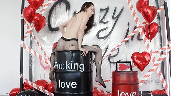 Young Natural Brunette thumbnail