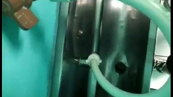 Pauzudo No Banheiro P&uacute;blico thumbnail