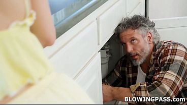 Nonton Stepdaughter Coco Lovelock Keeps Teasing Her Stepdad.the Old Man Kisses And Licks Her Pussy.the Petite Blonde Teen Sucks His Balls And Gets Throated. thumbnail