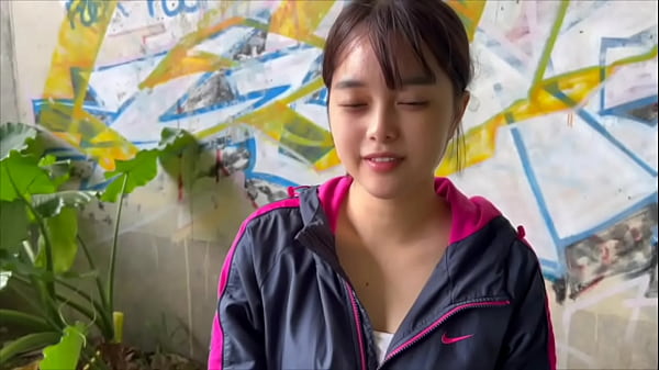 Nonton 彼女と人通りが少ない場所で初めて青姦したら気持ち良すぎて中にアツい精子をマンコに出してしまいました&hellip; thumbnail