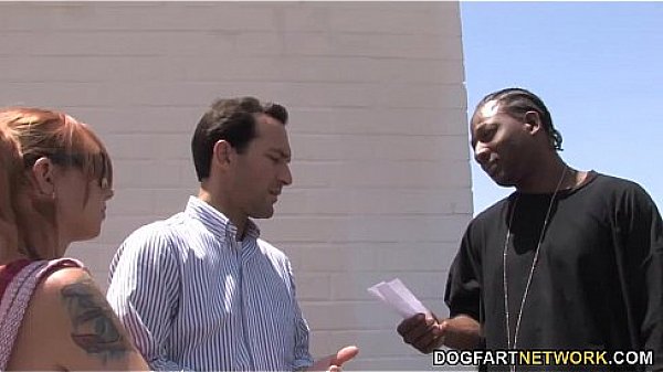 Nonton Scarlett Pain Fucks Bbc But Her Father Doesn't Like It thumbnail