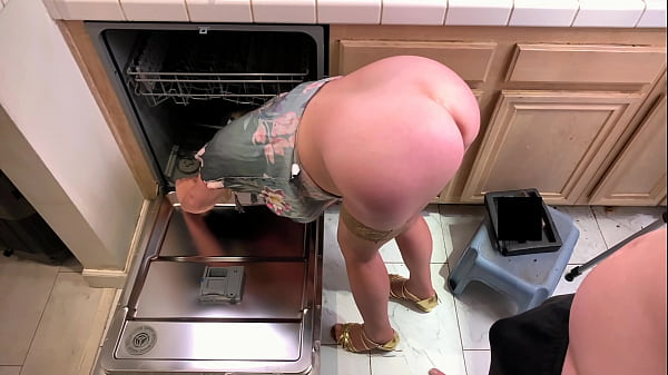 Stepmom Is Horny And Stuck In The Dishwasher thumbnail