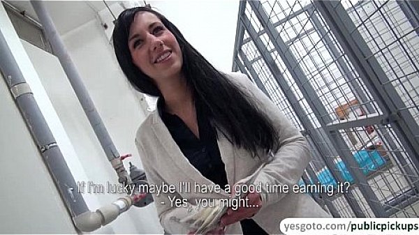 Nonton Working Euro Babe Side Tracks In Working A Cock In Public And Squirts thumbnail