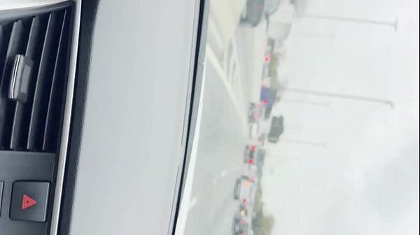 Mamei o motorista de App saindo da casa de swing, depois de ter mamado e ter dado pra v&aacute_rios. no final ainda fiz um agrado pro corno que ele merecia.