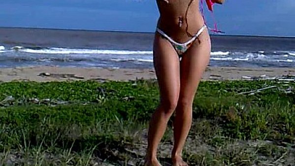 Loira Gostosa Pelada Na Praia thumbnail