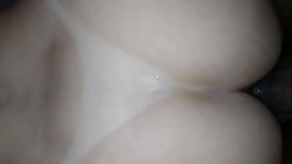 Esposabranquinha com_marquinha debronze dandoa sua buceta tatuada