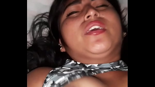 Mientras El Cornudo Trabaja Es Esposo De Mi T&iacute;a Me Pega Una Cojida thumbnail