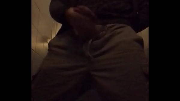 Je Crache Mon Sperme Dans Wc Publics thumbnail