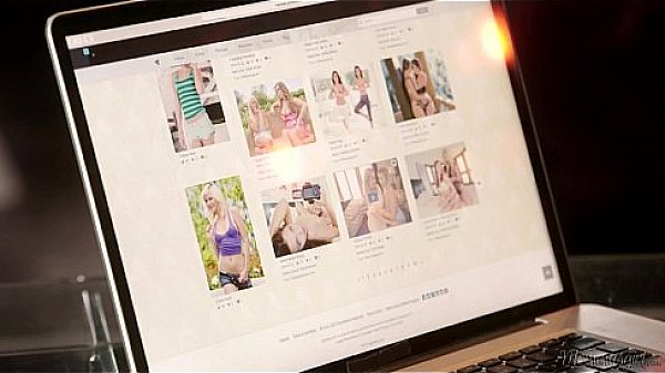 Nonton Busty Mom Caught On Her Step Daughter Masturbating-chloe Amour, Ariella Ferrera thumbnail