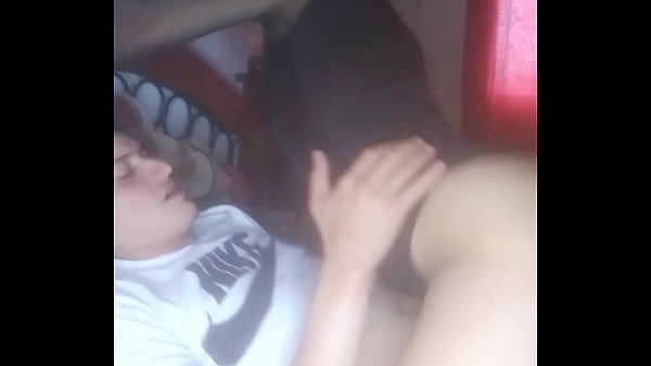 Est&aacute; Milf Le Da Unos Buenos Saltones A Compa&ntilde;ero De La Uni Dad Mientras Su Padre No Esta thumbnail