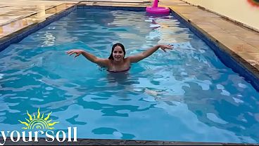 Nonton Tomando Banho De Piscina Pelada Minha Melhor Amiga Branquinha thumbnail