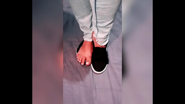 pezinho lindo da minha amiga com chul&eacute VENDO PACK NO CHAT #Feet