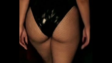 Se Va A Bailar En El Antro Casi Desnuda Y Mostrando El Culo!!!!! Quieres Verla Siendo Follada??? Tengo Los Videos En Este Canal!!!! thumbnail
