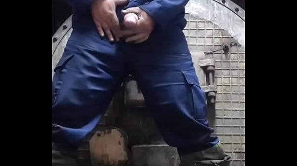 This handyman from Russia set a record: his cumshot lasted almost 40 seconds! That's what abstaining from sex for a week does!