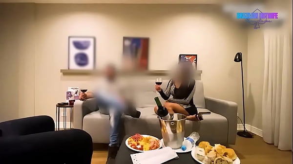 Conhecemos Um Solteiro Novo E Chamamos Ele Para Uma Noite Gostosa De Safadeza thumbnail