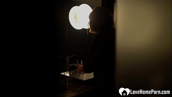 Nonton Brunette Hottie Loves My Hard Big Cock thumbnail