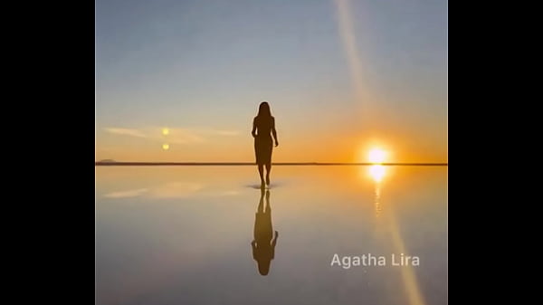 Caminhar de salto scarpin no sal n&atilde;o &eacute; f&aacute;cil mas foi divertido. No final tirei o salto pra sentir esse energia ... 