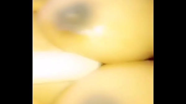 Nonton Golden Tits thumbnail