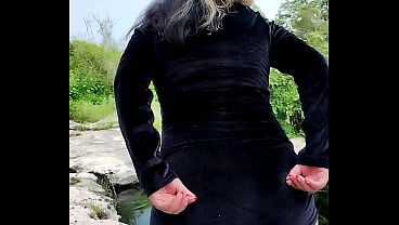 En La Naturaleza Ense&ntilde;ando El Culo thumbnail