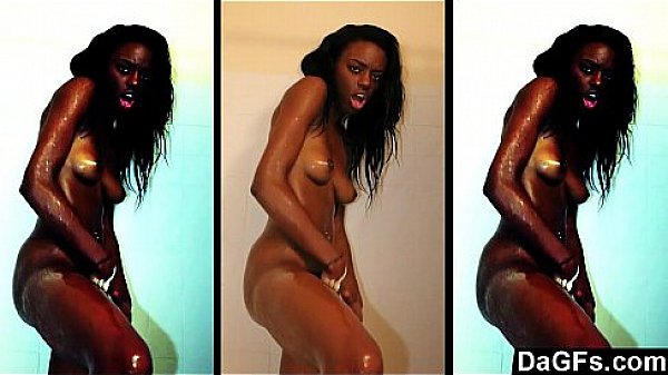 Nonton Dagfs - She Is Having Pleasure In The Shower thumbnail