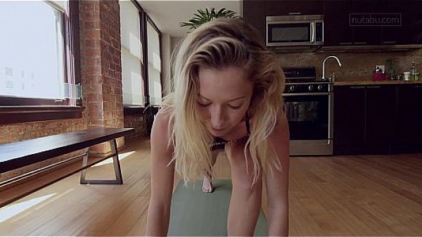 Nonton Petite Yoga Babe Trembles With Orgasm thumbnail