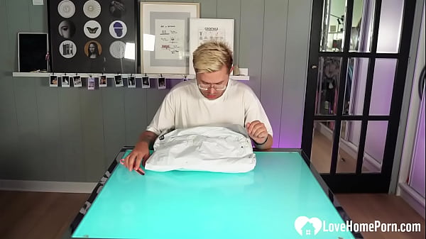 Nonton Fucking A Hot Redhead On The Table thumbnail