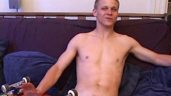 Muscular Straight Skater Punk Wanks His Dick thumbnail