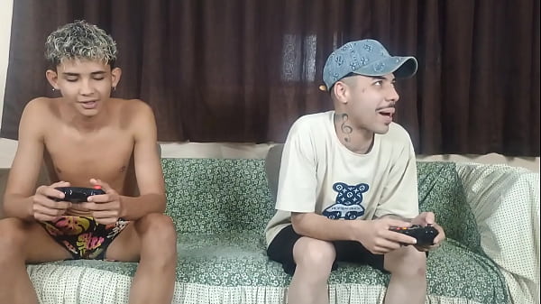 Nonton Ensinando Meus Enteados Virgem A Transar thumbnail