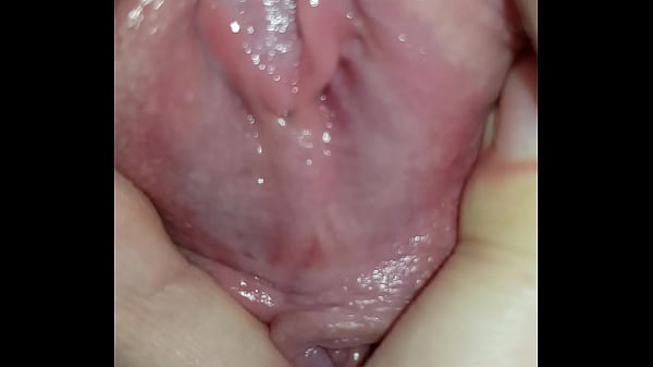 Nonton Chatte Qui Mouille thumbnail