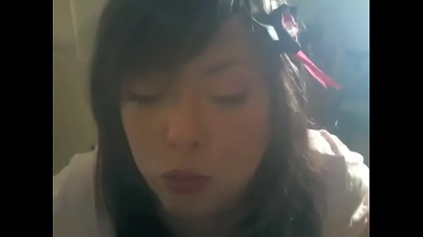 Nonton Chubby Sweetie Smoking A Eve Cigarette & Doing Her Make Up thumbnail