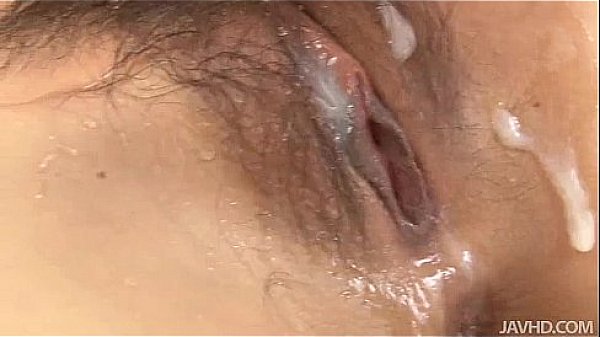 Nonton Japanese Honey Suzuka Opens Wide For Two Horny Japanese Guys thumbnail