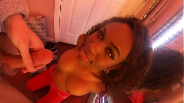 Ebony Bimbo Anastasia Valentine Sucks Big White Cock On Her Hands And Knees thumbnail