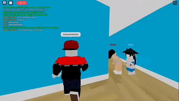 Mulher sendo comida em um lugar escondido, ela n&atilde;o sabia que  estava sendo assediada, v&iacute;deo foi gravado em 2022 