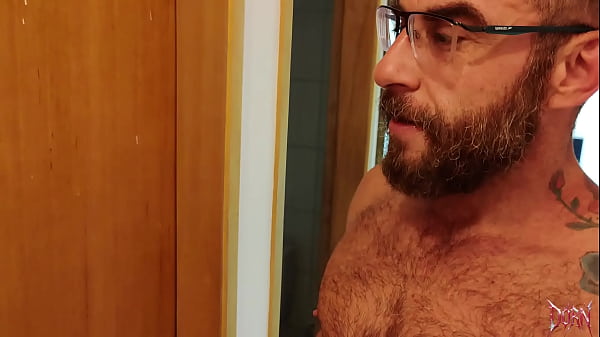 Meu Padrasto Me Pegou Brincando O Meu Cuzinho E Quis Participar (completo No Red) thumbnail